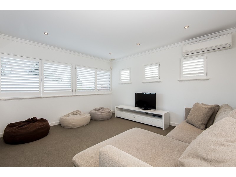 1B Cadd Street, Beaconsfield WA 6162