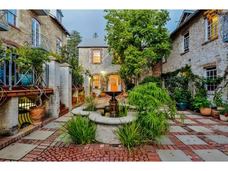 8/15 Essex Street, Fremantle WA 6160