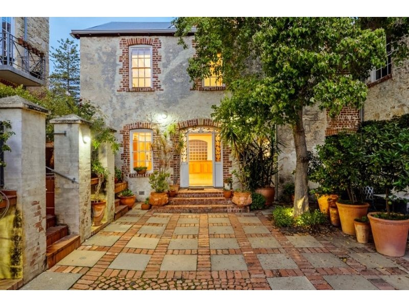 8/15 Essex Street, Fremantle WA 6160