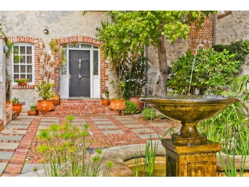 8/15 Essex Street, Fremantle WA 6160