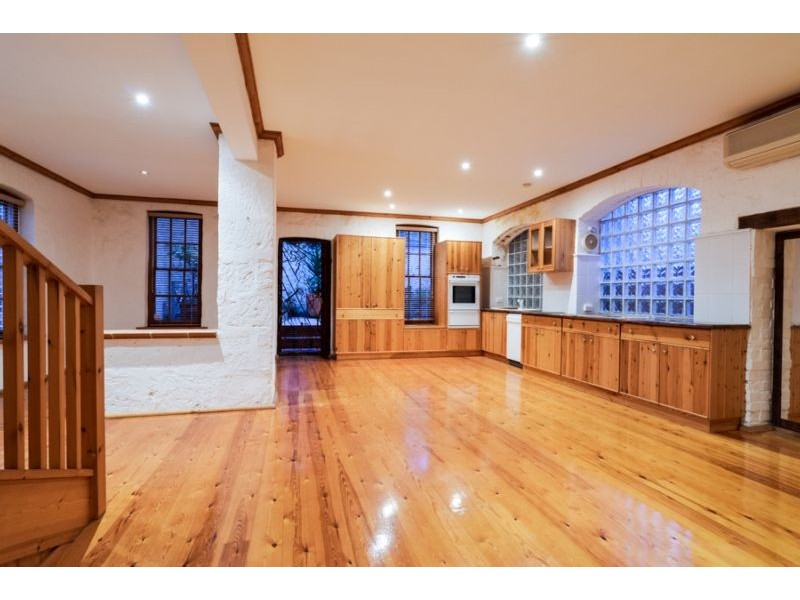 8/15 Essex Street, Fremantle WA 6160