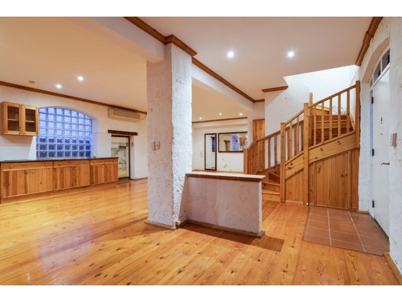 8/15 Essex Street, Fremantle WA 6160