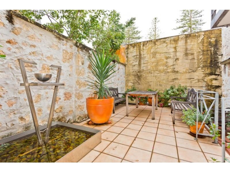 8/15 Essex Street, Fremantle WA 6160