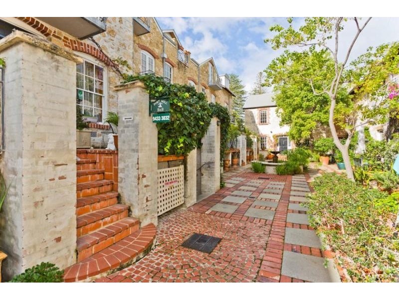 8/15 Essex Street, Fremantle WA 6160