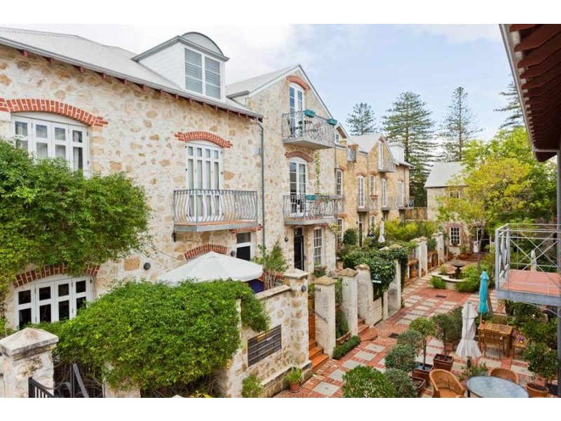 8/15 Essex Street, Fremantle WA 6160