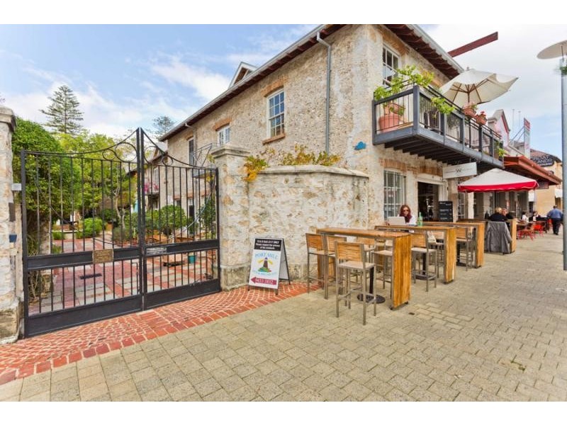 8/15 Essex Street, Fremantle WA 6160