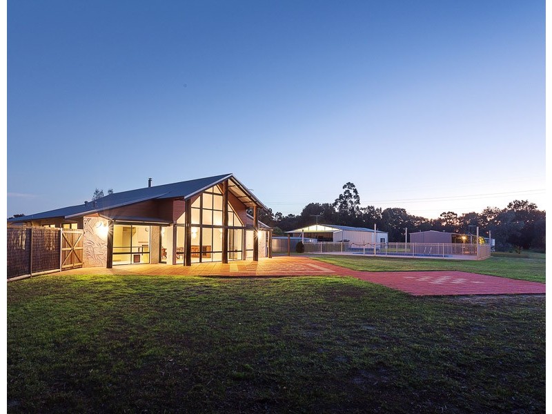 52 Country Drive, Oakford WA 6121