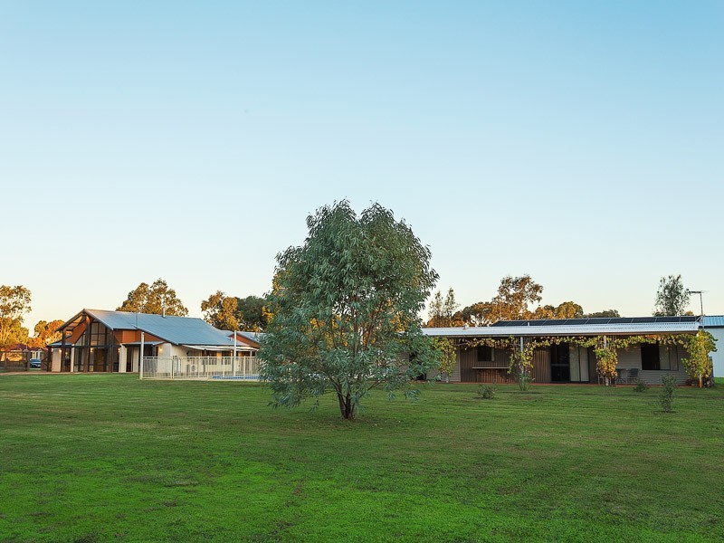 52 Country Drive, Oakford WA 6121