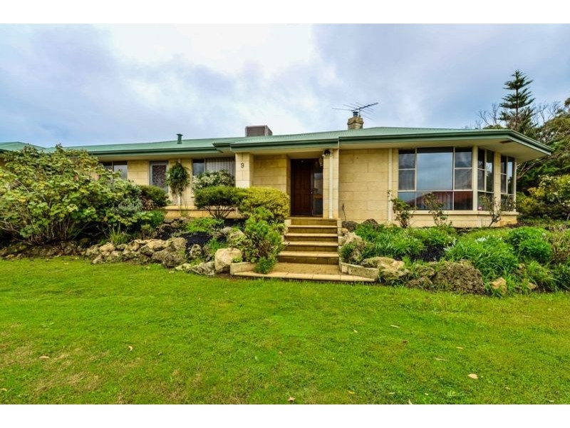 9 Oporto Rise, Coogee WA 6166