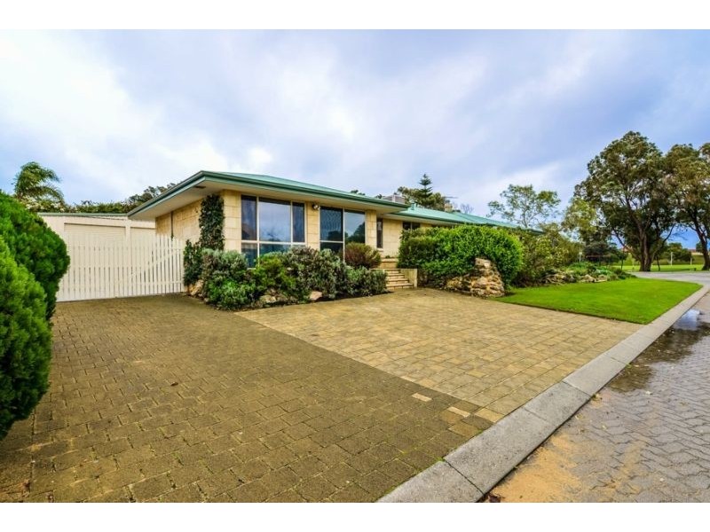 9 Oporto Rise, Coogee WA 6166