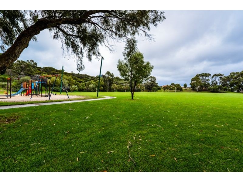 9 Oporto Rise, Coogee WA 6166