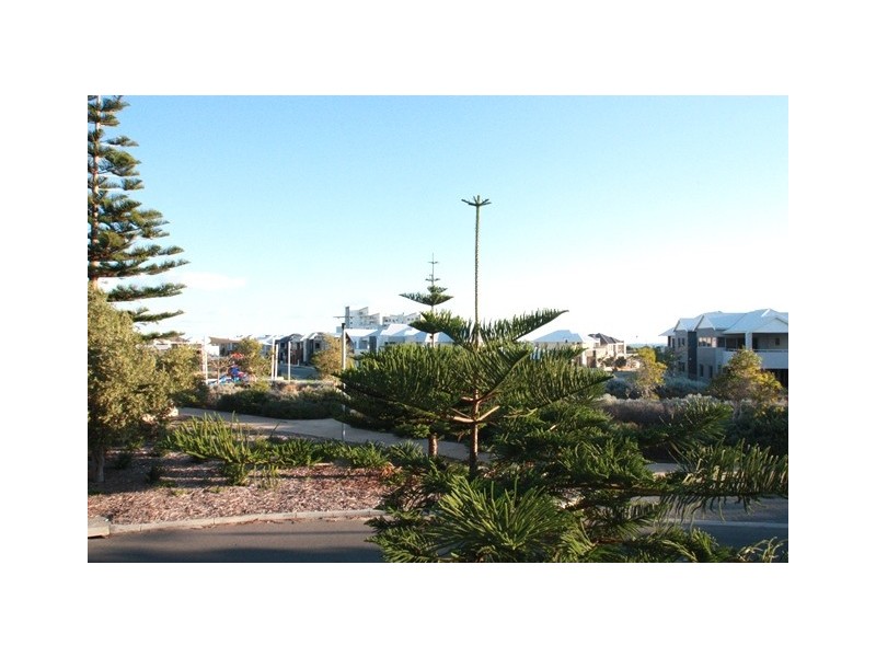 2/2 South Beach Promenade, North Coogee WA 6163