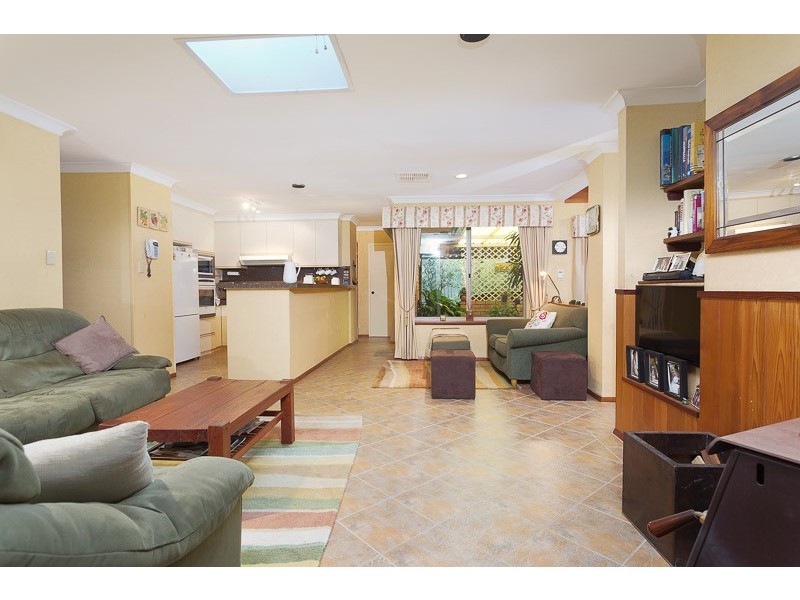 8 Currie Place, Bibra Lake WA 6163