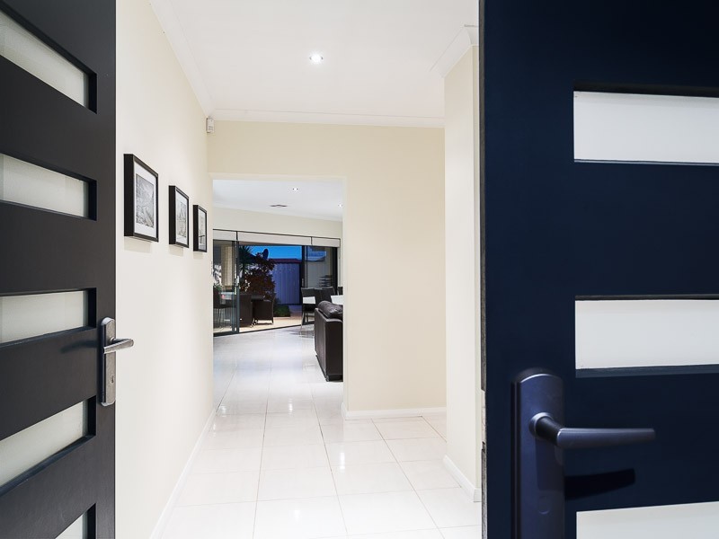 10 Ironbark Terrace, Hammond Park WA 6164