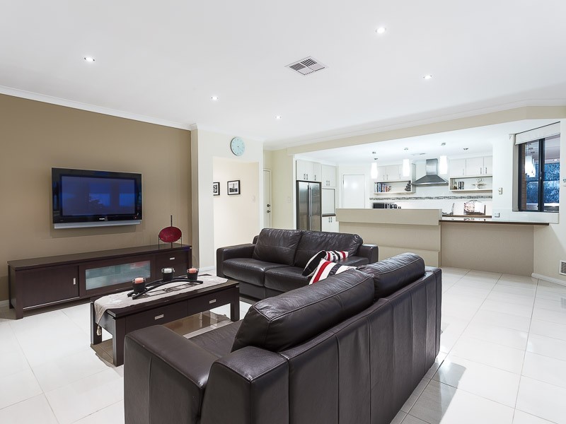 10 Ironbark Terrace, Hammond Park WA 6164