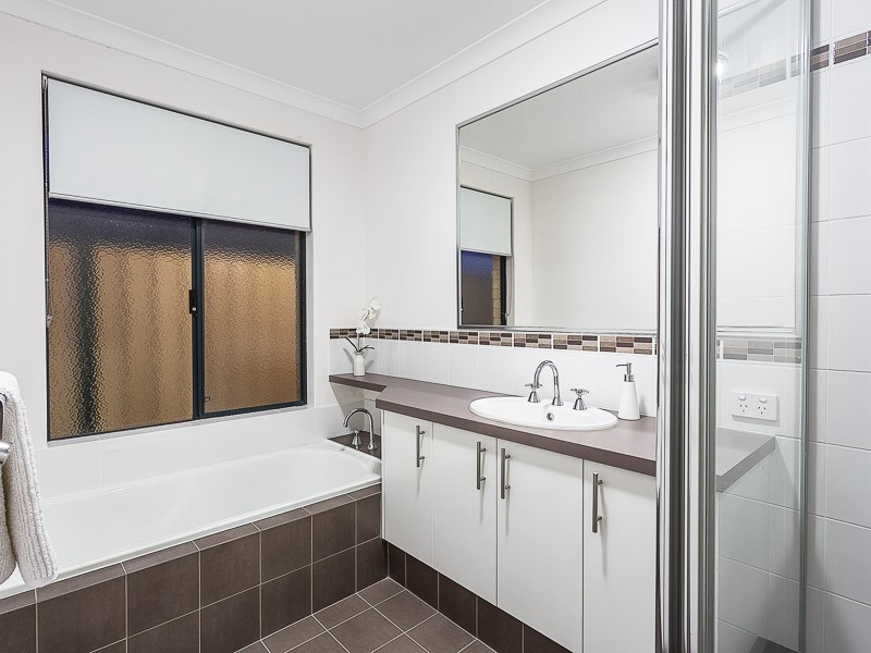 10 Ironbark Terrace, Hammond Park WA 6164