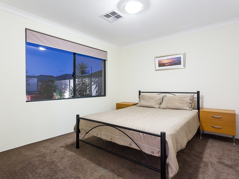 10 Ironbark Terrace, Hammond Park WA 6164