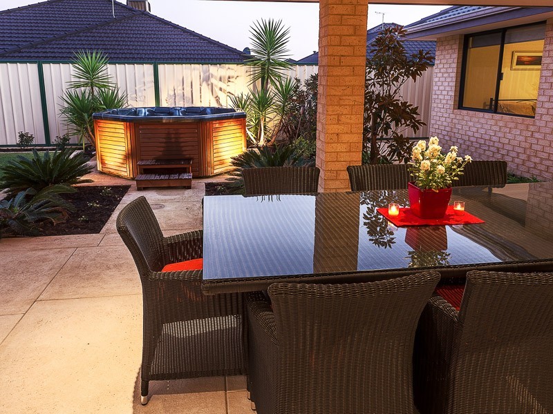 10 Ironbark Terrace, Hammond Park WA 6164