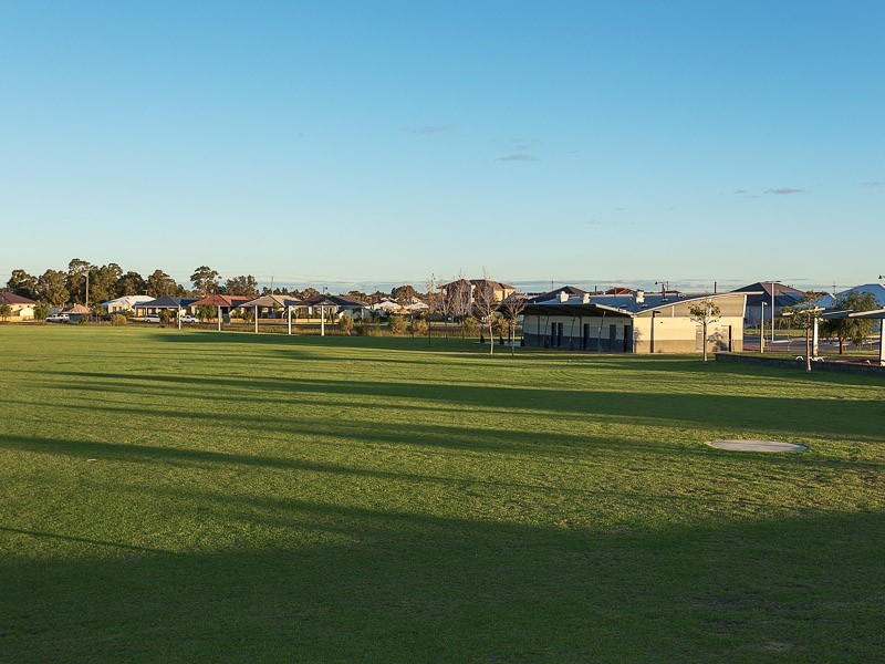 10 Ironbark Terrace, Hammond Park WA 6164