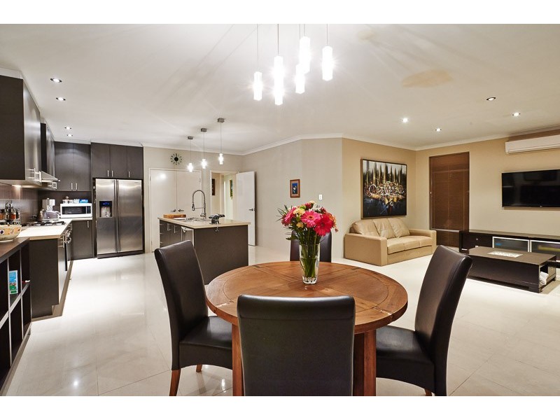 207 Gaebler Road, Aubin Grove WA 6164