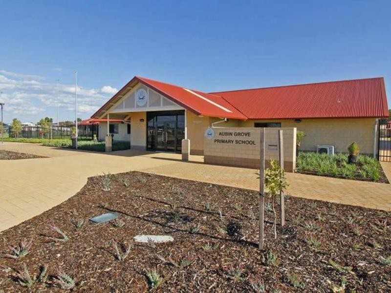 31 Camden Boulevard, Aubin Grove WA 6164