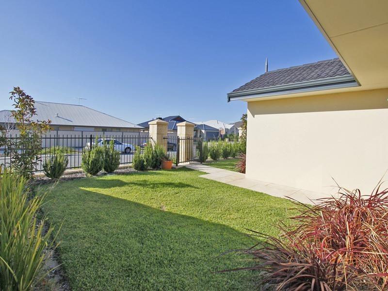 31 Camden Boulevard, Aubin Grove WA 6164