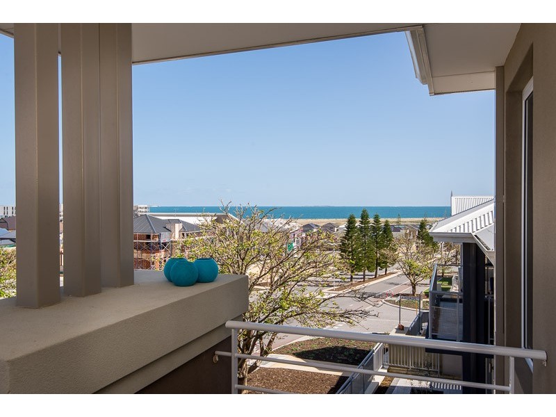 18 Pantheon Avenue, North Coogee WA 6163