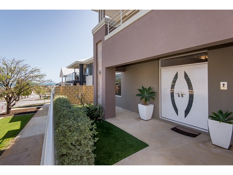 18 Pantheon Avenue, North Coogee WA 6163