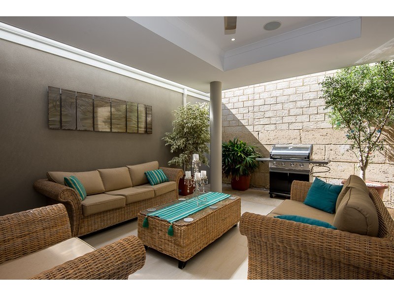 18 Pantheon Avenue, North Coogee WA 6163