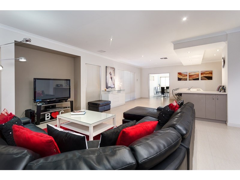 3 Dunlap Avenue, Success WA 6164