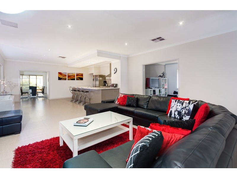 3 Dunlap Avenue, Success WA 6164