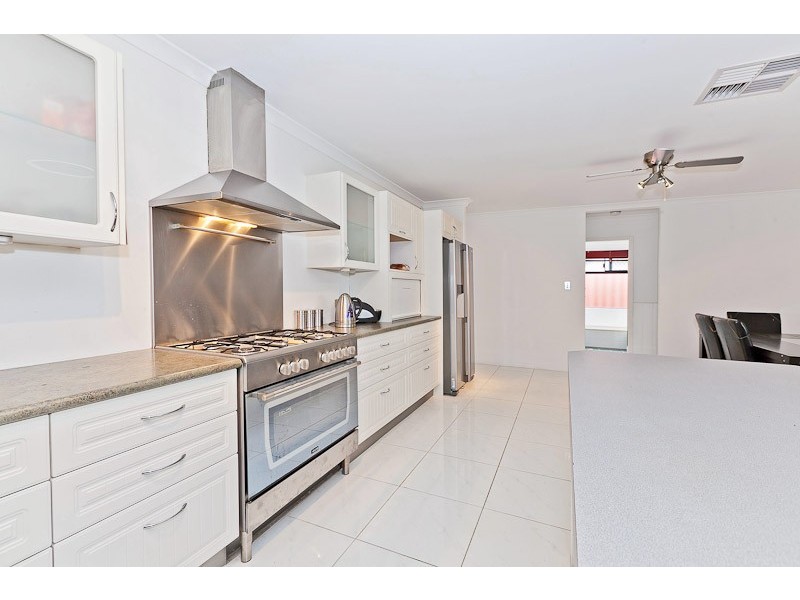 18 Yangebup Rd, Yangebup WA 6164