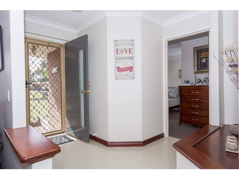 16 Sunshine Place, Bibra Lake WA 6163