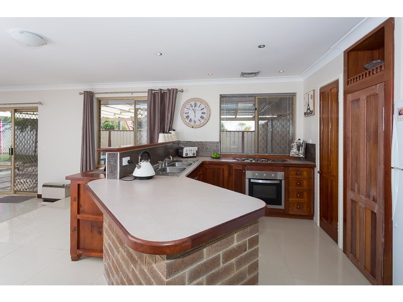 16 Sunshine Place, Bibra Lake WA 6163