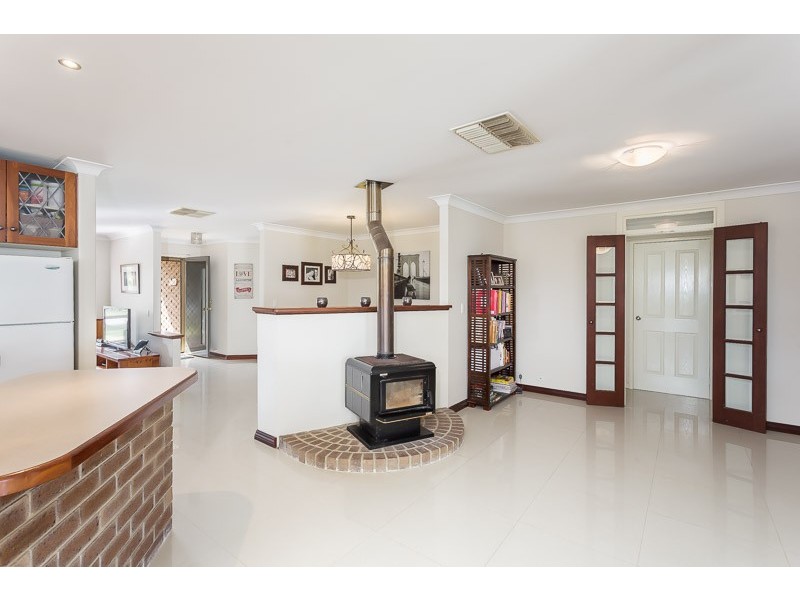 16 Sunshine Place, Bibra Lake WA 6163