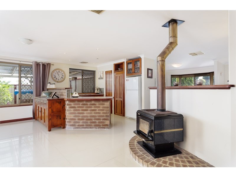 16 Sunshine Place, Bibra Lake WA 6163