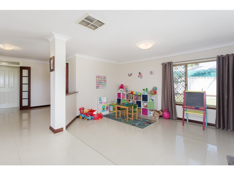 16 Sunshine Place, Bibra Lake WA 6163