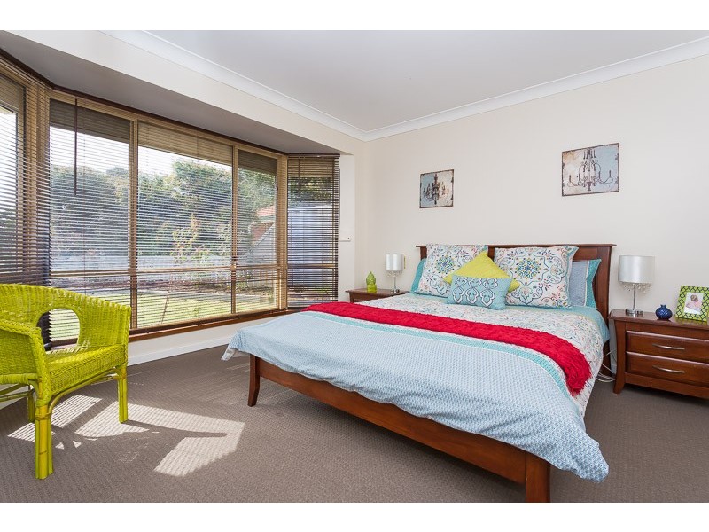 16 Sunshine Place, Bibra Lake WA 6163