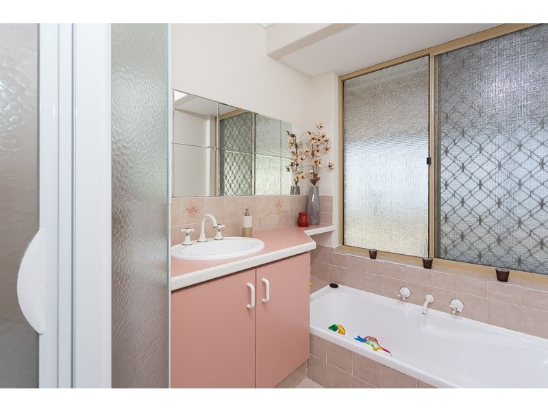 16 Sunshine Place, Bibra Lake WA 6163