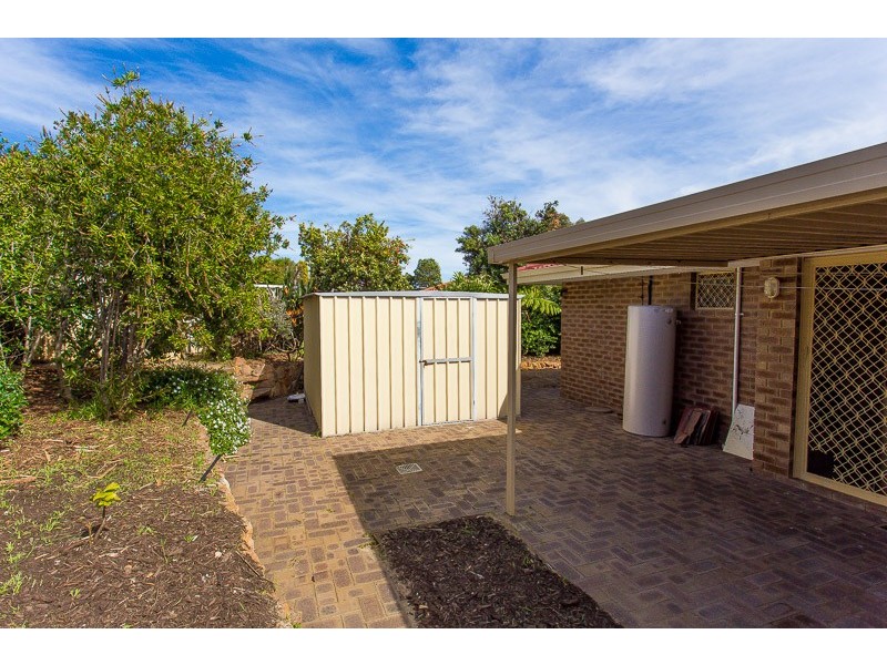 16 Sunshine Place, Bibra Lake WA 6163