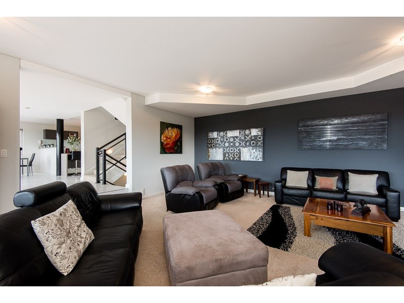 12 Careening Way, Coogee WA 6166