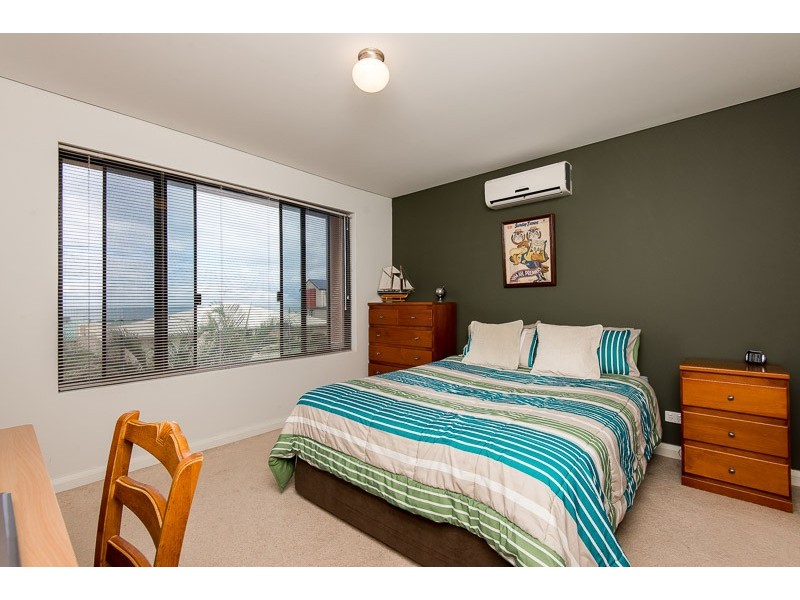 12 Careening Way, Coogee WA 6166