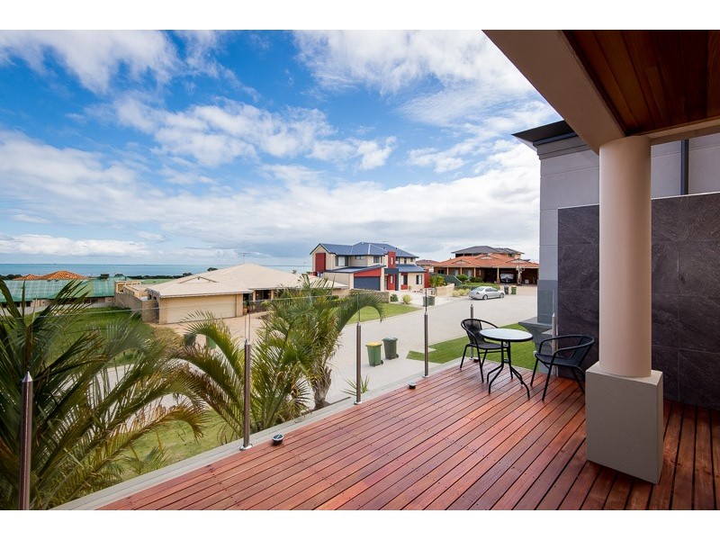 12 Careening Way, Coogee WA 6166