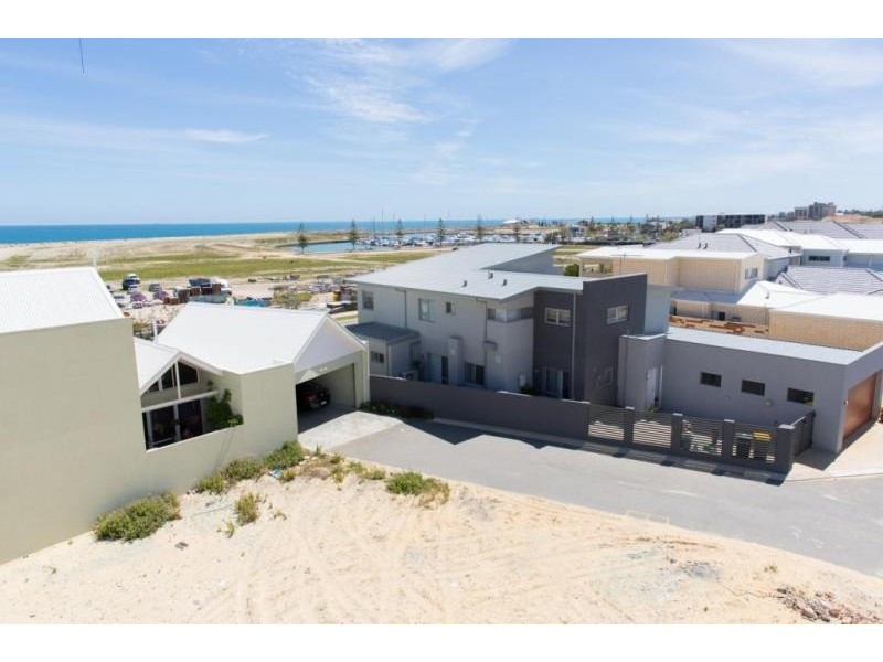 28 Lucretia Circle, North Coogee WA 6163