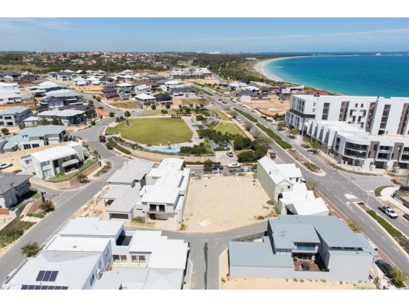 28 Lucretia Circle, North Coogee WA 6163