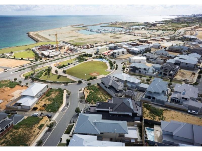 28 Lucretia Circle, North Coogee WA 6163