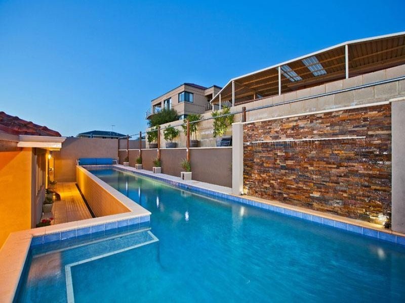 10 Careening Way, Coogee WA 6166