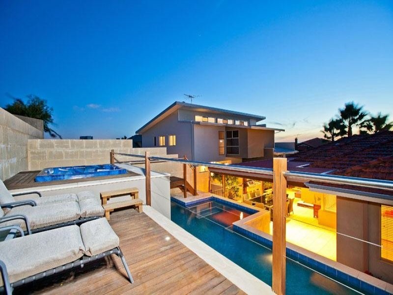10 Careening Way, Coogee WA 6166