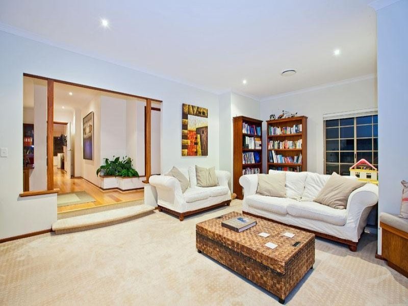10 Careening Way, Coogee WA 6166