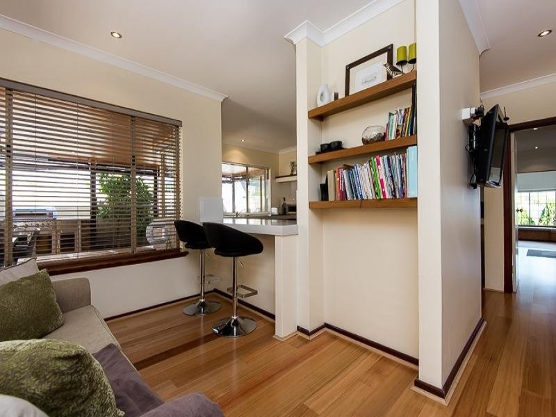 10 Careening Way, Coogee WA 6166
